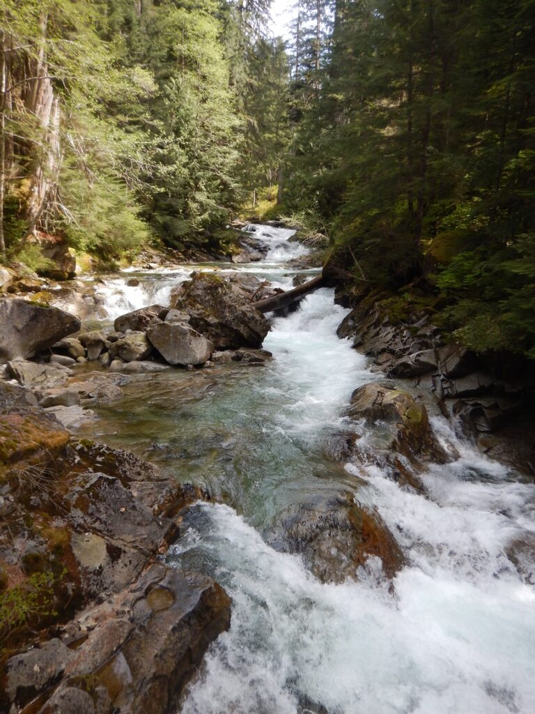 Heading up valley along the beautiful Snoqualmie