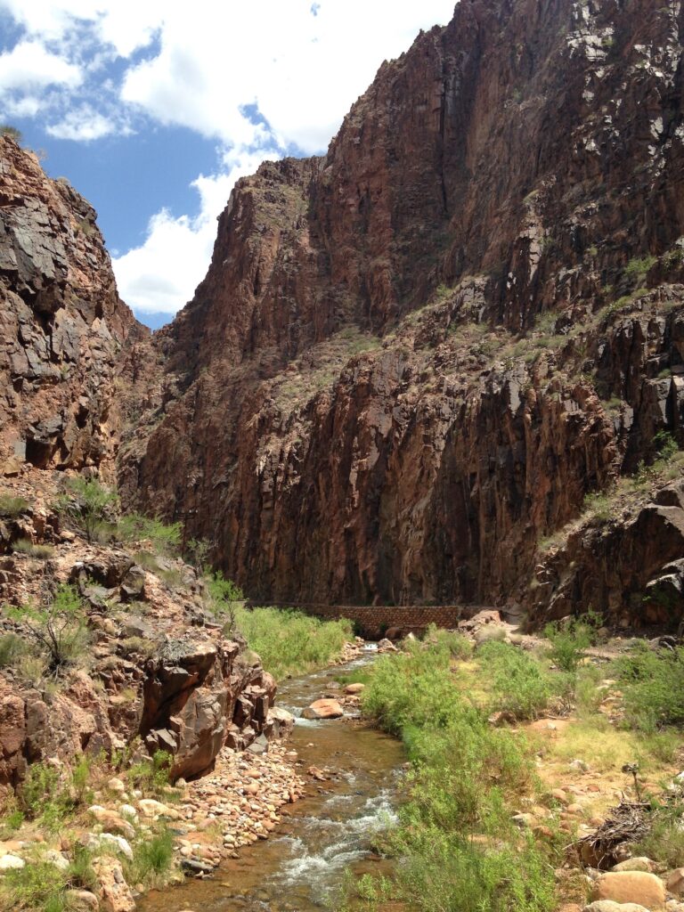 Hiking along the bottom of the Canyon to Box Canyon. The greenery was a surprise!