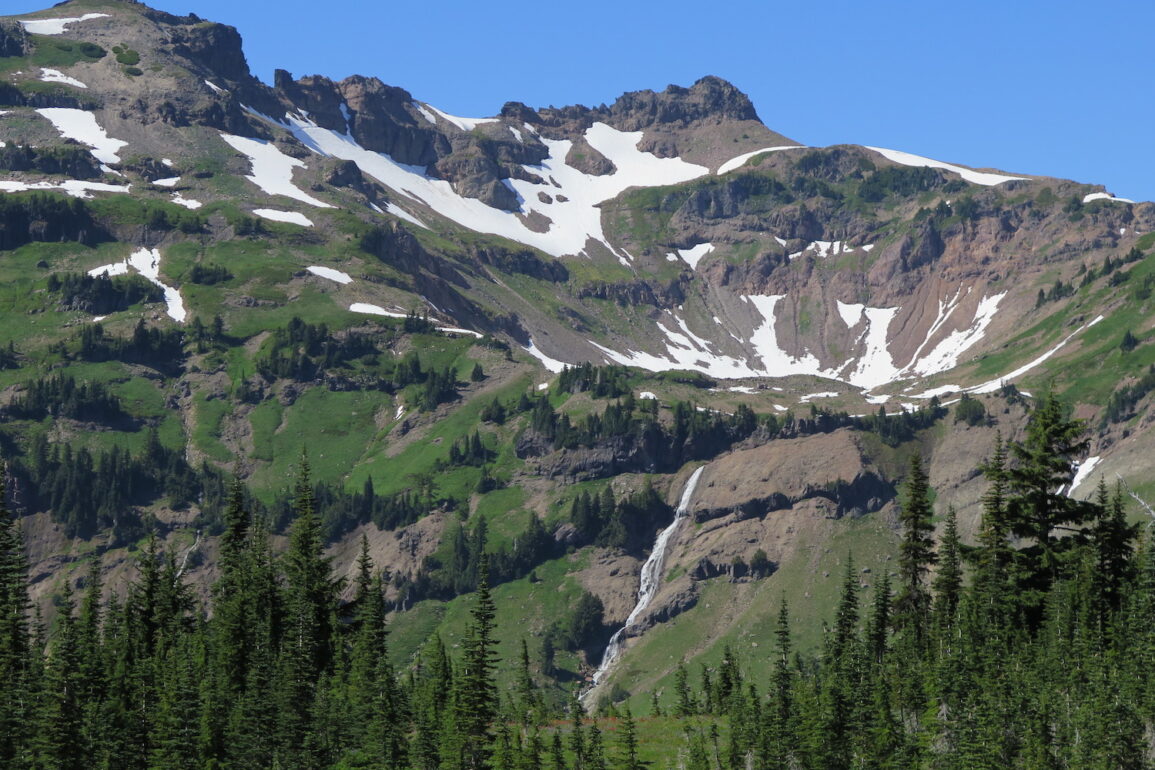 Discovering the Blue Mountains and Their Fire Lookouts – TrailChick